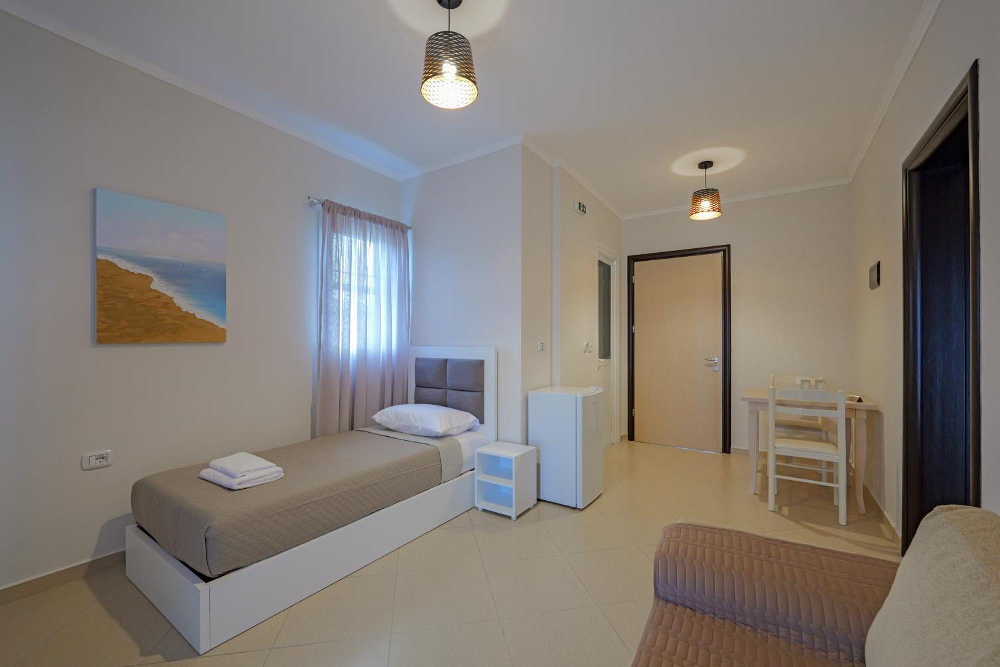 Hotel Deja Vu Ksamil Exterior photo